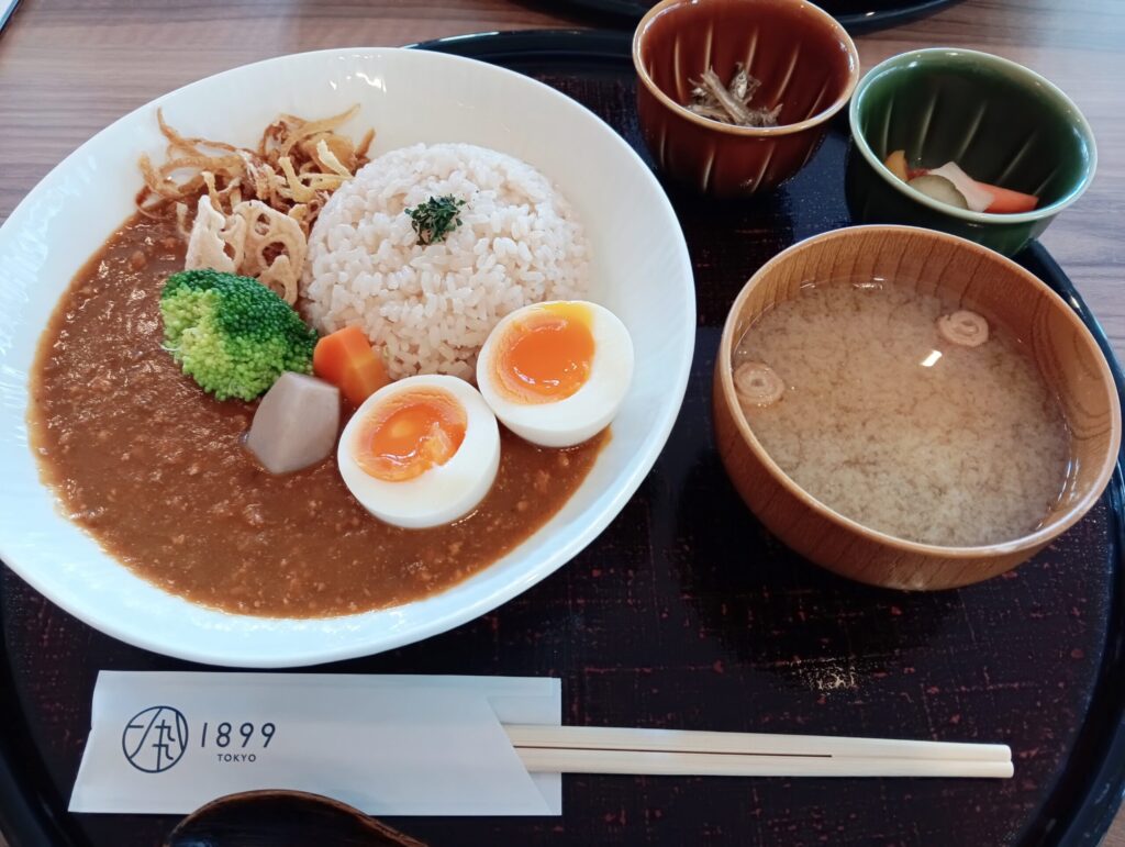 レストラン1899のランチメニューの和出汁キーマカレー